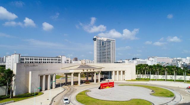 海南高校(海南最好的四所大学)-图1